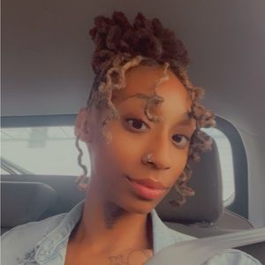 Meet your Posher, Crystal